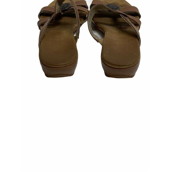 Munro Tan Leather Medallion Strappy Sandals Size 8 - Picture 8 of 9